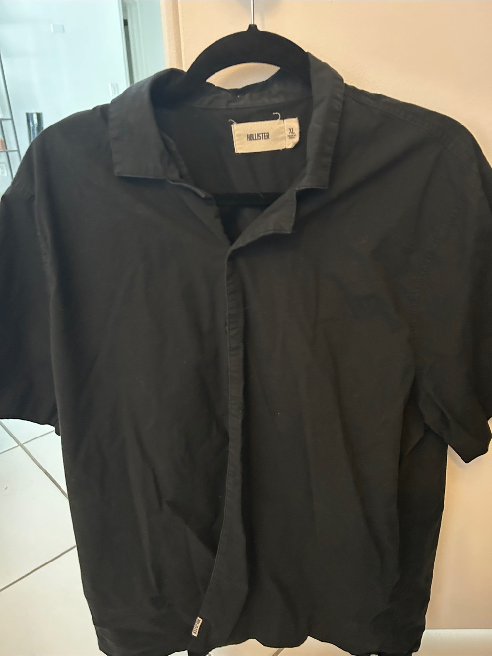 Hollister Men’s Black Short-Sleeve Button-Down Shirt